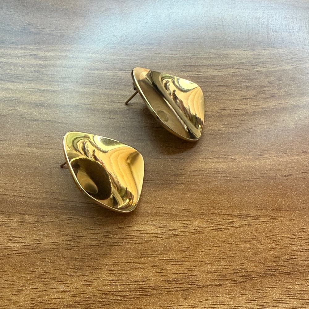 Aesthetic Gold Earrings - Picture 3 of 6